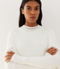 Кейп з в’язаного фактурного трикотажу молоко